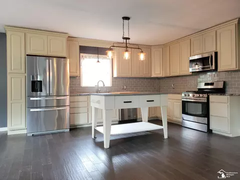 Kitchen - 3133 Comboni, Monroe, MI 48162 photo 1 of 2