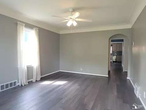 Living - 3133 Comboni, Monroe, MI 48162 photo 2 of 5