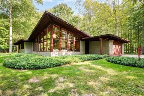 3871 E Kens, Midland, MI 48642