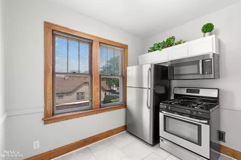Kitchen - 1447 Wayburn, Grosse Pointe Park, MI 48230 photo 3 of 10