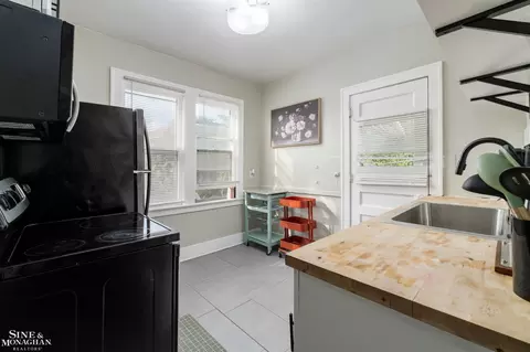 Kitchen - 1447 Wayburn, Grosse Pointe Park, MI 48230 photo 7 of 10