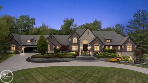 67773 Quail Rdg, Washington Township, MI 48095