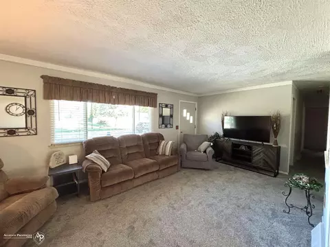 Living - 530 Sequoia, Davison, MI 48423 photo 5 of 5