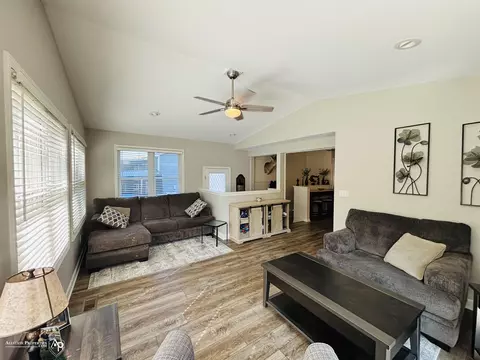 Living - 530 Sequoia, Davison, MI 48423 photo 1 of 5