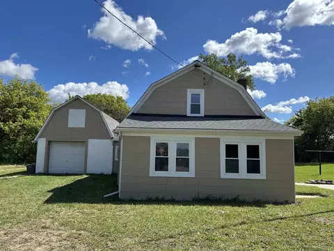 5665 East, Saginaw, MI 48601