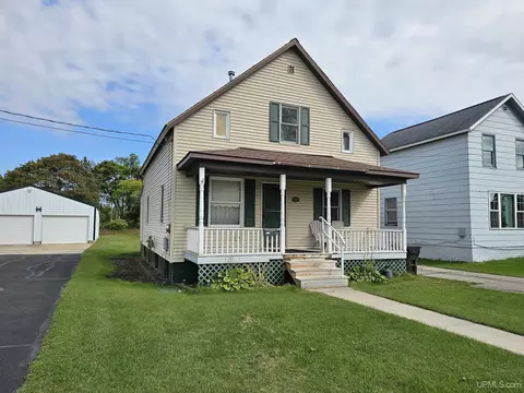 219 Schoolcraft, Manistique, MI 49854