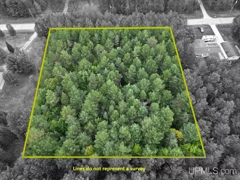 5455 Chaison, Gladstone, MI 49837