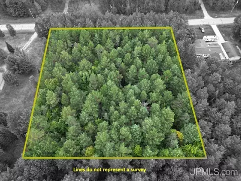 5455 Chaison, Gladstone, MI 49837
