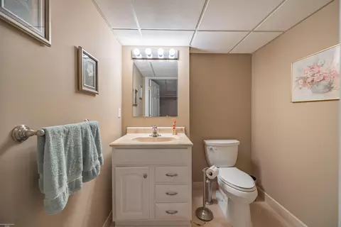 Bath - 20522 Shetland, Macomb, MI 48044 photo 4 of 4