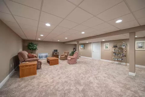 Living - 20522 Shetland, Macomb, MI 48044 photo 3 of 4