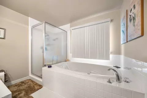 Bath - 20522 Shetland, Macomb, MI 48044 photo 2 of 4