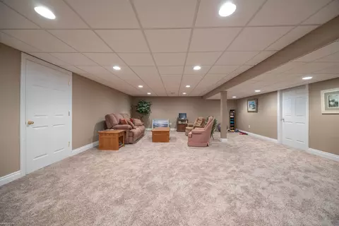 Living - 20522 Shetland, Macomb, MI 48044 photo 4 of 4