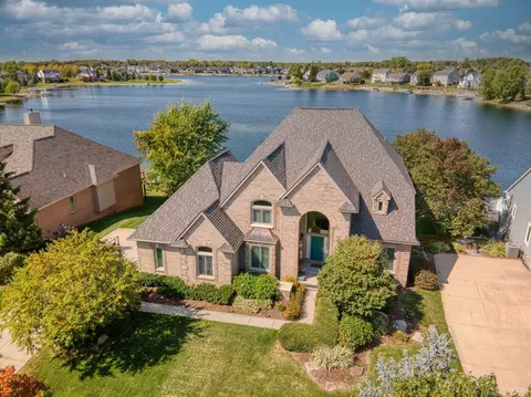 587 Eastlake, Oxford, MI 48371