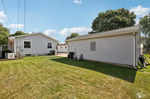 Exterior - 826 Waterloo, Monroe, MI 48161 photo 4 of 7