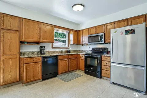 Kitchen - 826 Waterloo, Monroe, MI 48161 photo 3 of 4
