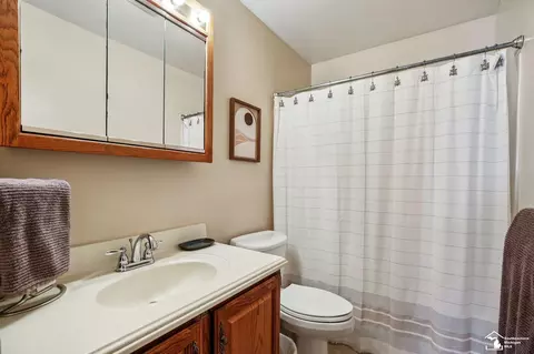 Bath - 826 Waterloo, Monroe, MI 48161 photo 1 of 2