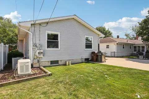 Exterior - 826 Waterloo, Monroe, MI 48161 photo 6 of 7