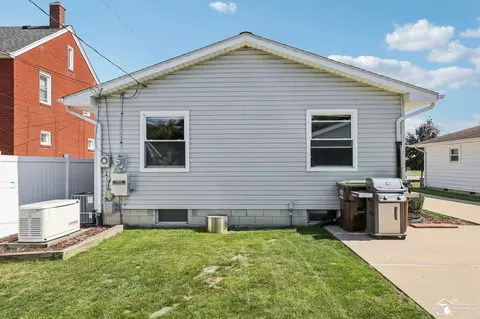 Exterior - 826 Waterloo, Monroe, MI 48161 photo 5 of 7