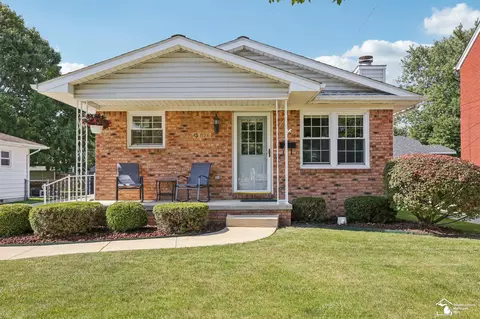 826 Waterloo, Monroe, MI 48161