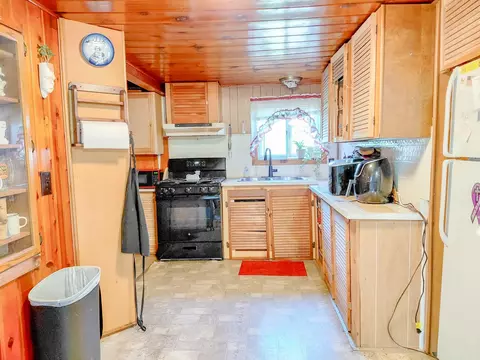 Kitchen - 4239 Oak Flts, Harrison, MI 48625 photo 2 of 2