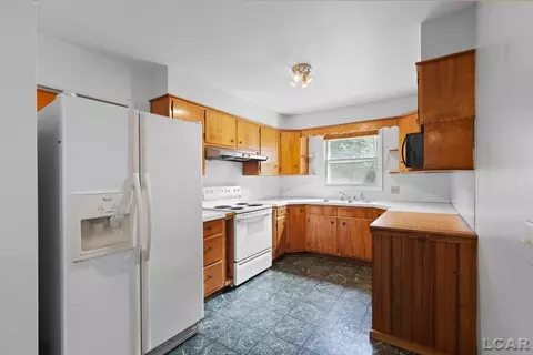 Kitchen - 41 Bailey, Adrian, MI 49221 photo 3 of 4