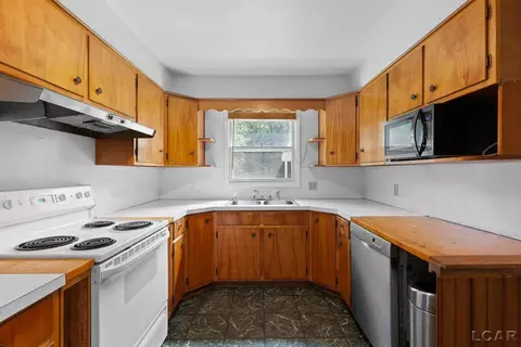 Kitchen - 41 Bailey, Adrian, MI 49221 photo 2 of 4