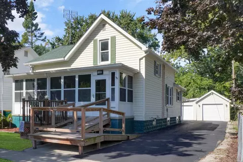 112 S Tenth, Saint Clair, MI 48079 photo 2