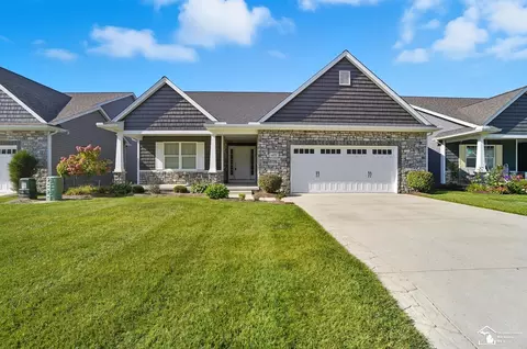 6837 Summerlyn Lks, Lambertville, MI 48144