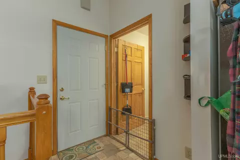 Entry Way - 511 3rd, Alpha, MI 49902 photo 2 of 4
