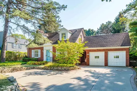 245 Moross Rd, Grosse Pointe Farms, MI 48236