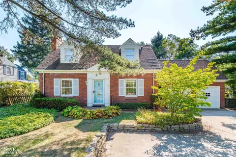 245 Moross Rd, Grosse Pointe Farms, MI 48236 photo 2