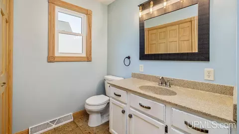800 S 6th, Escanaba, MI 49829 photo 15