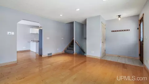 800 S 6th, Escanaba, MI 49829 photo 7