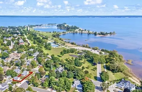 800 S 6th, Escanaba, MI 49829