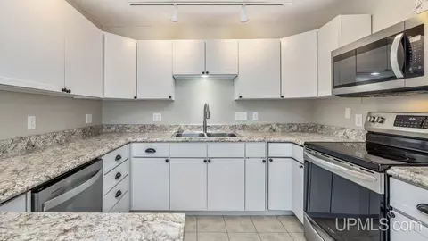 800 S 6th, Escanaba, MI 49829 photo 10