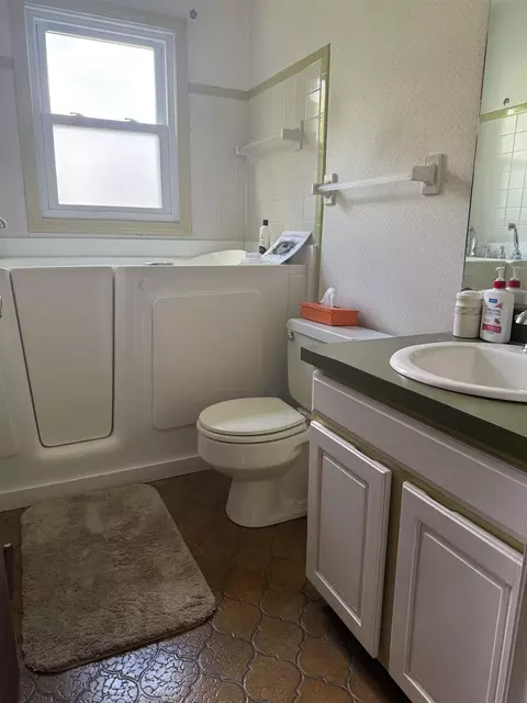 Bath - 809 Stevens, Owosso, MI 48867 photo 1 of 2