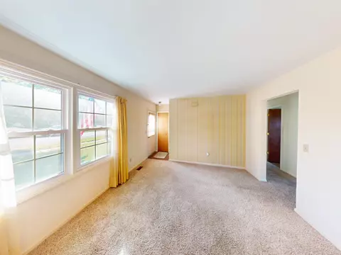 Living - 809 Stevens, Owosso, MI 48867 photo 1 of 2