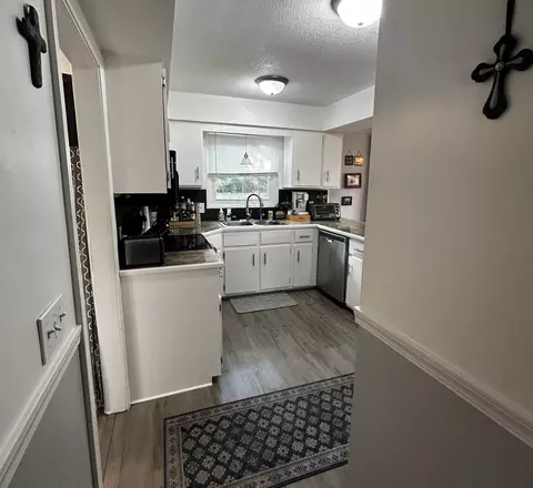 Entry Way - 1907 Berkshire, Gladwin, MI 48624 photo 1 of 2
