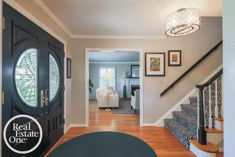 Entry Way - 76 Grosse Pointe, Grosse Pointe Farms, MI 48236 photo 2 of 6
