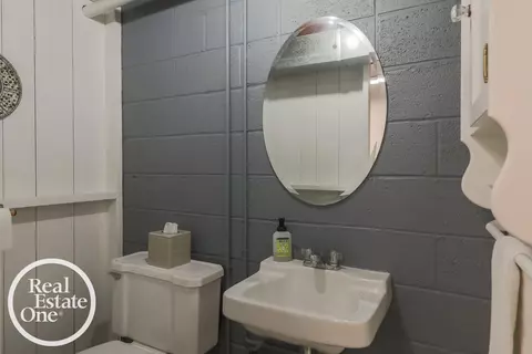Bath - 76 Grosse Pointe, Grosse Pointe Farms, MI 48236 photo 5 of 5