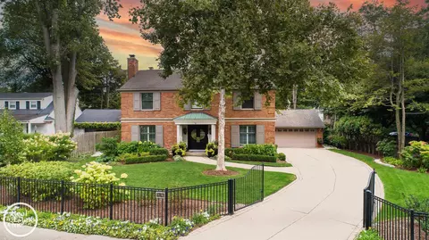 76 Grosse Pointe, Grosse Pointe Farms, MI 48236