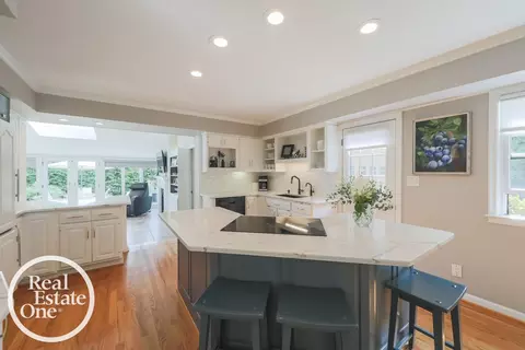 Kitchen - 76 Grosse Pointe, Grosse Pointe Farms, MI 48236 photo 2 of 4