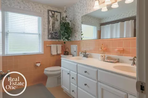 Bath - 76 Grosse Pointe, Grosse Pointe Farms, MI 48236 photo 4 of 5