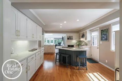 Kitchen - 76 Grosse Pointe, Grosse Pointe Farms, MI 48236 photo 3 of 4
