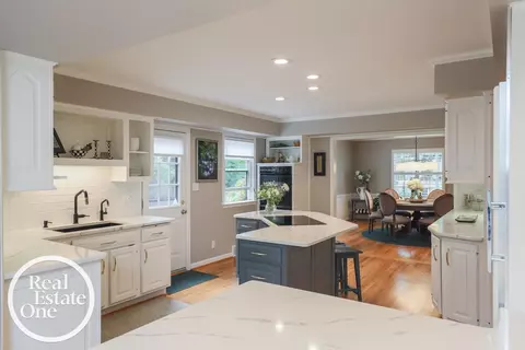 Kitchen - 76 Grosse Pointe, Grosse Pointe Farms, MI 48236 photo 1 of 4