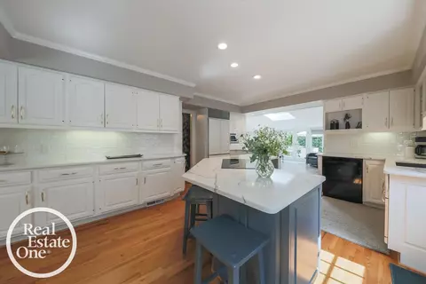 Kitchen - 76 Grosse Pointe, Grosse Pointe Farms, MI 48236 photo 4 of 4