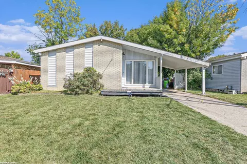 19793 Electra St, Clinton Township, MI 48035