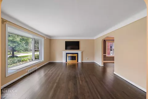 1780 Broadstone, Grosse Pointe Woods, MI 48236 photo 3