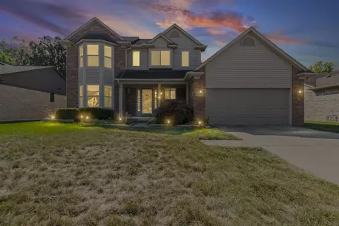 21296 Clear Crk, Clinton Township, MI 48036