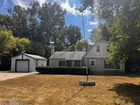 Exterior - 394 E South Blvd, Troy, MI 48085 photo 6 of 9